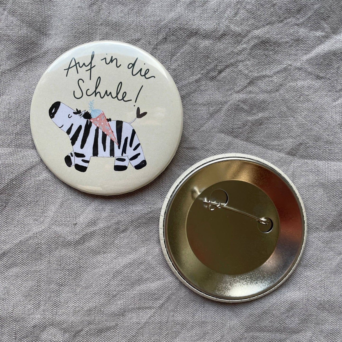 Button "Auf in die Schule" Zebra