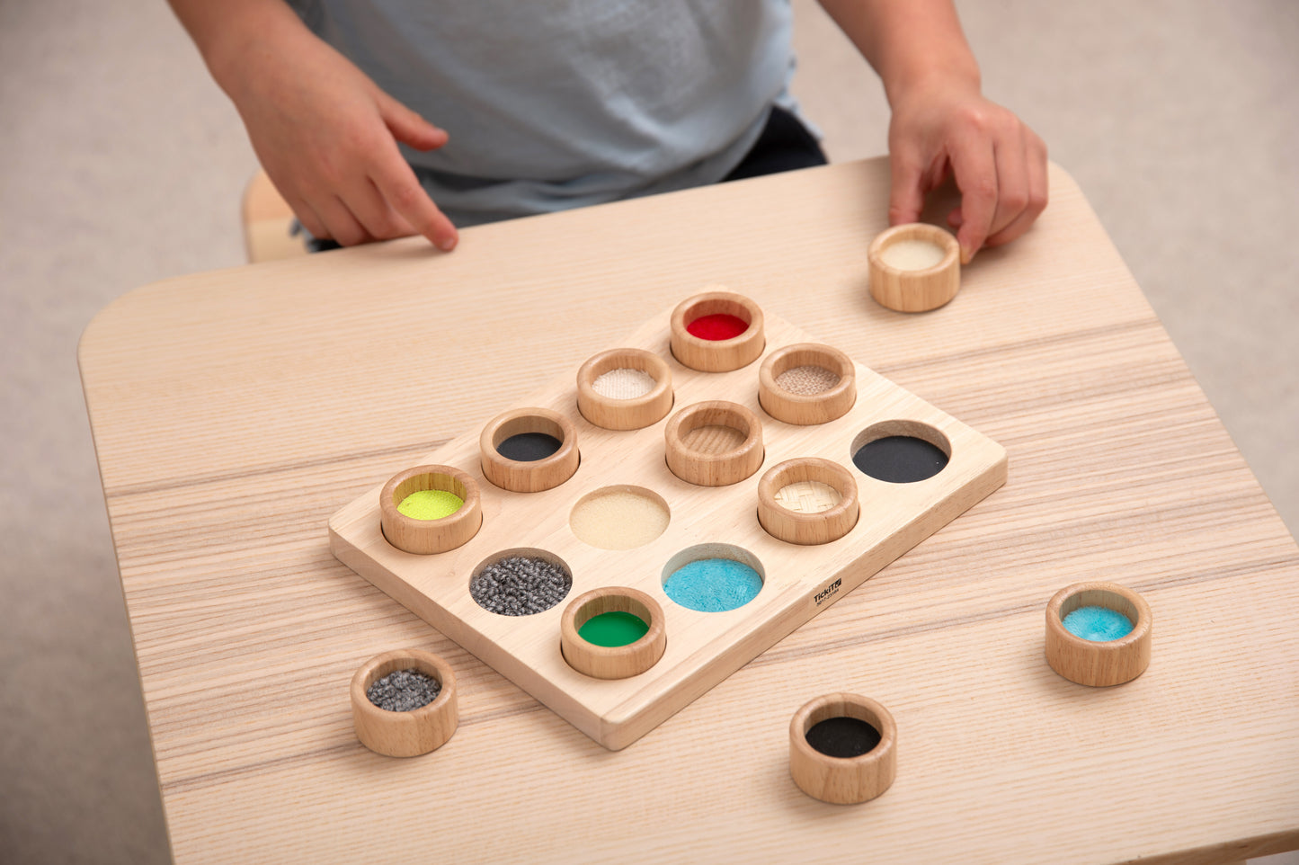 Touch & Match Board - Taktiles Holzpuzzle, Sensorikbrett