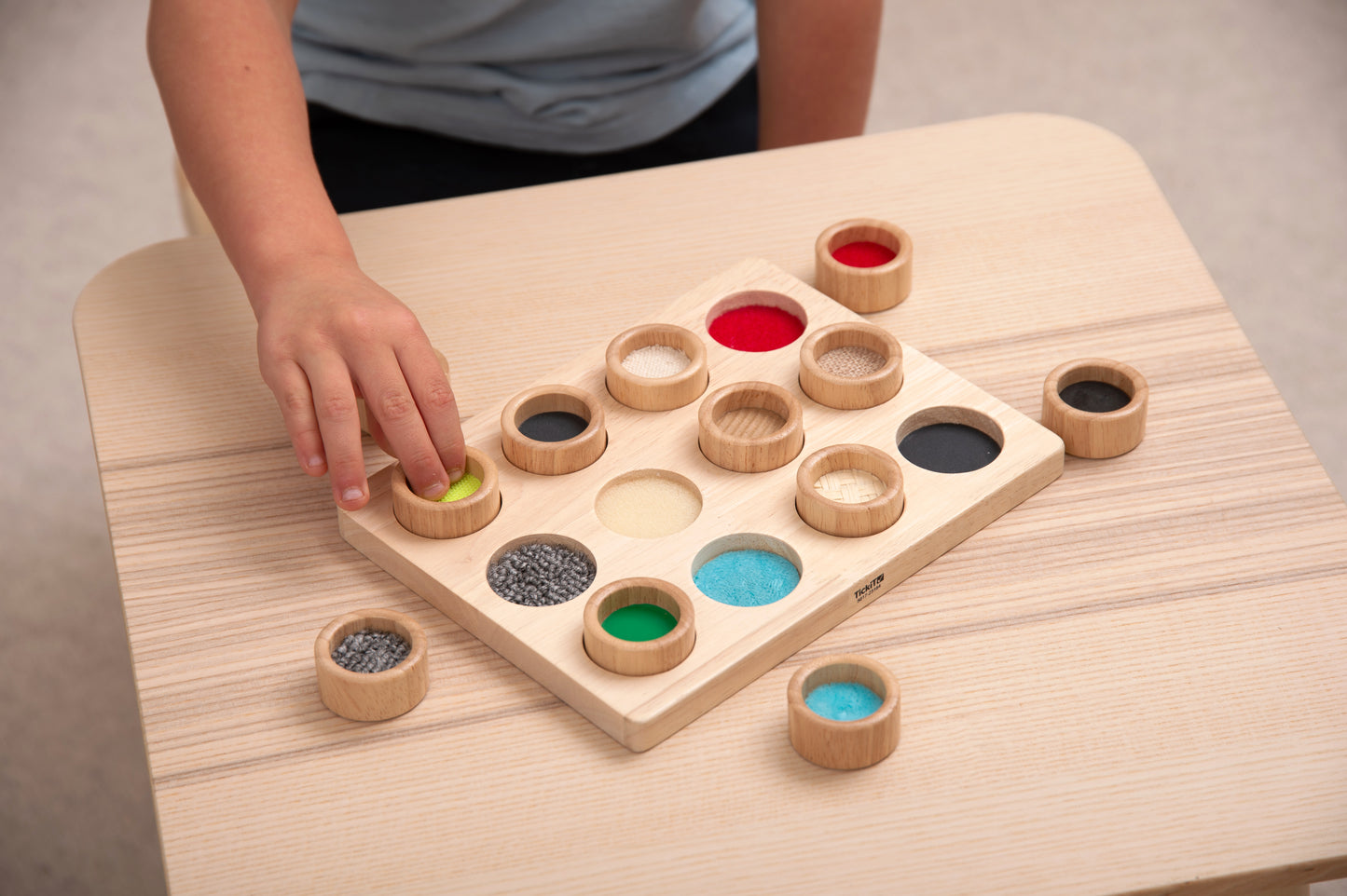 Touch & Match Board - Taktiles Holzpuzzle, Sensorikbrett