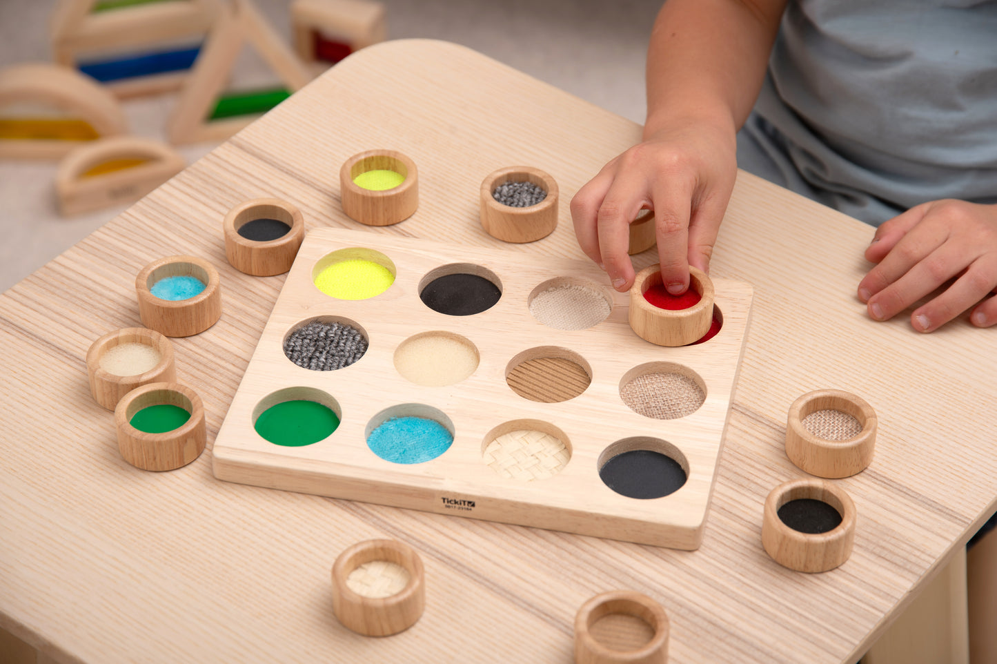 Touch & Match Board - Taktiles Holzpuzzle, Sensorikbrett