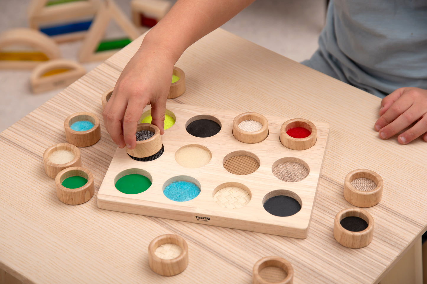 Touch & Match Board - Taktiles Holzpuzzle, Sensorikbrett