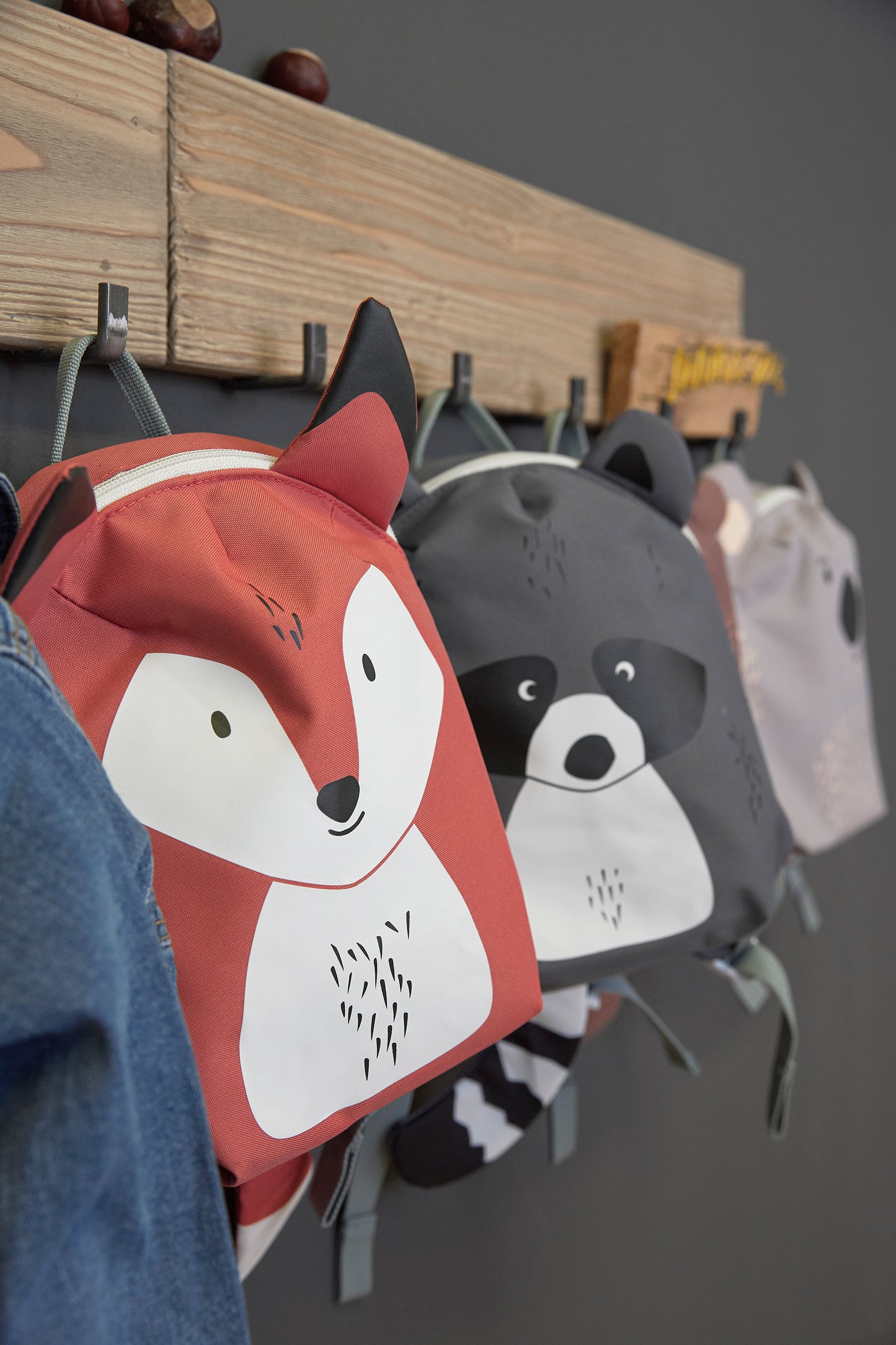 Kindergartenrucksack "Tiny", Waschbär, grau