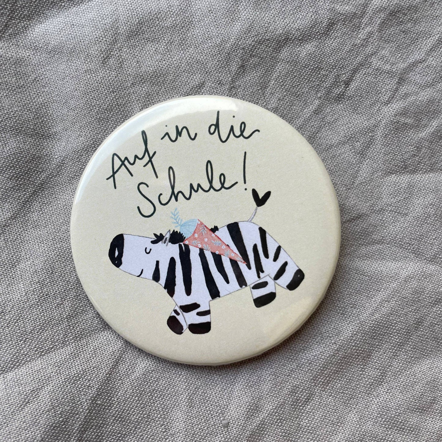 Button "Auf in die Schule" Zebra