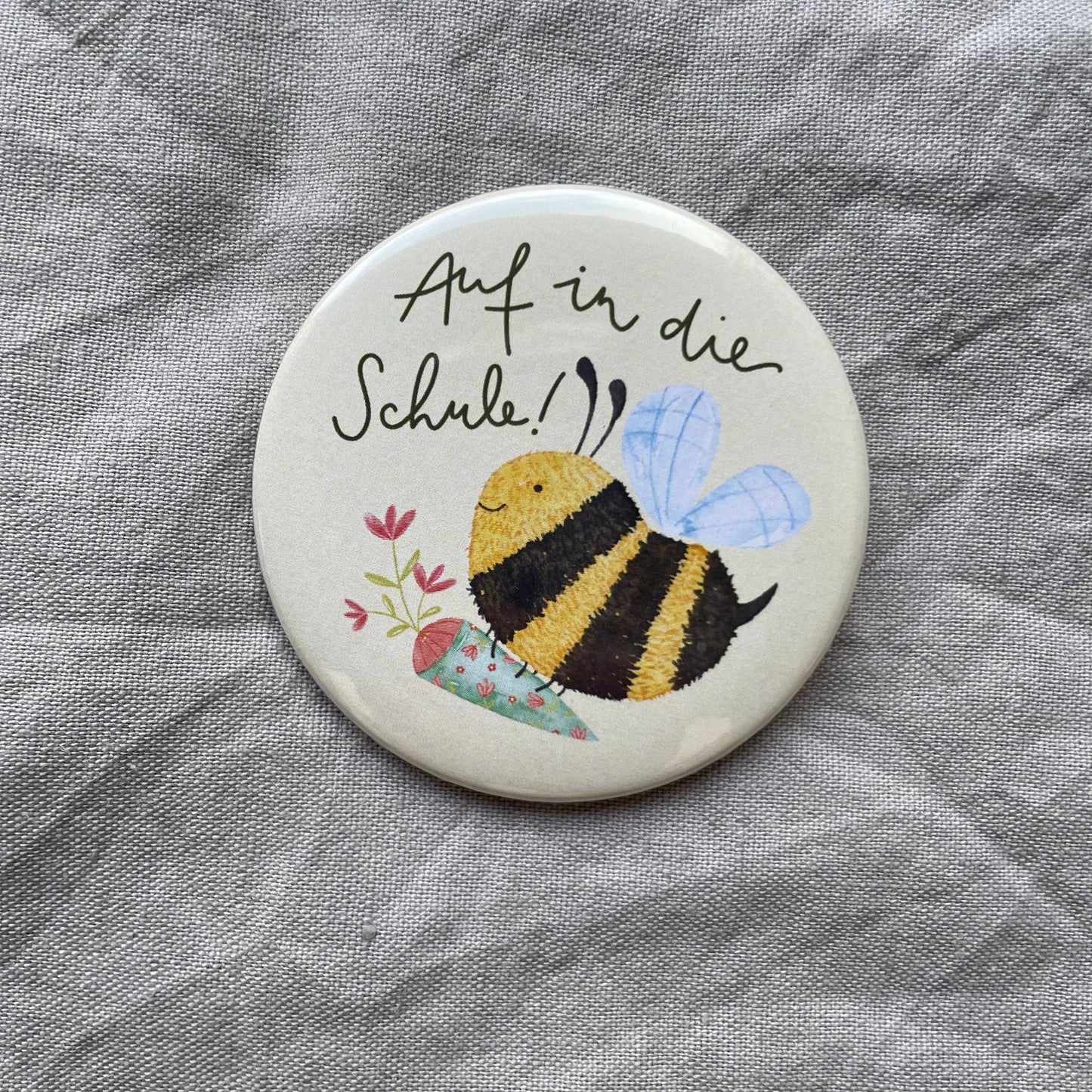 Button "Auf in die Schule" Biene
