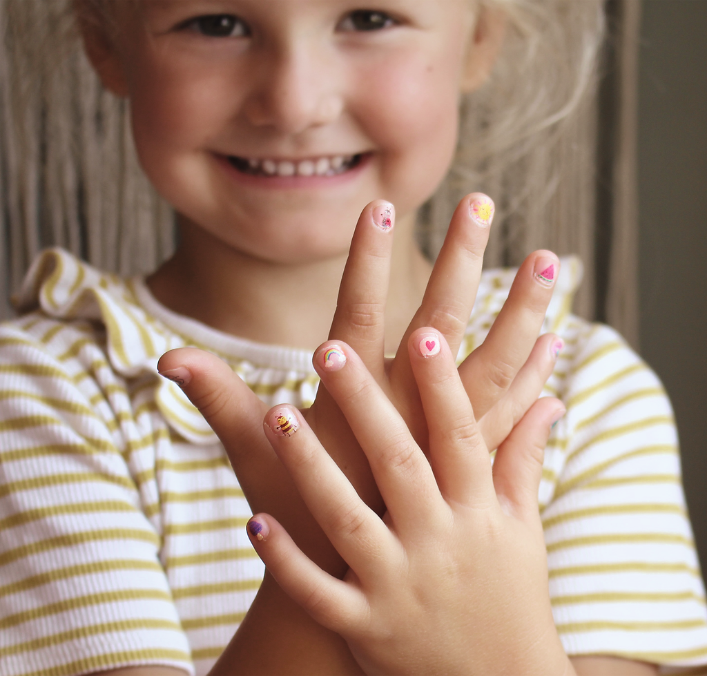 Krabbelkäfer Fingernagel-Tattoos