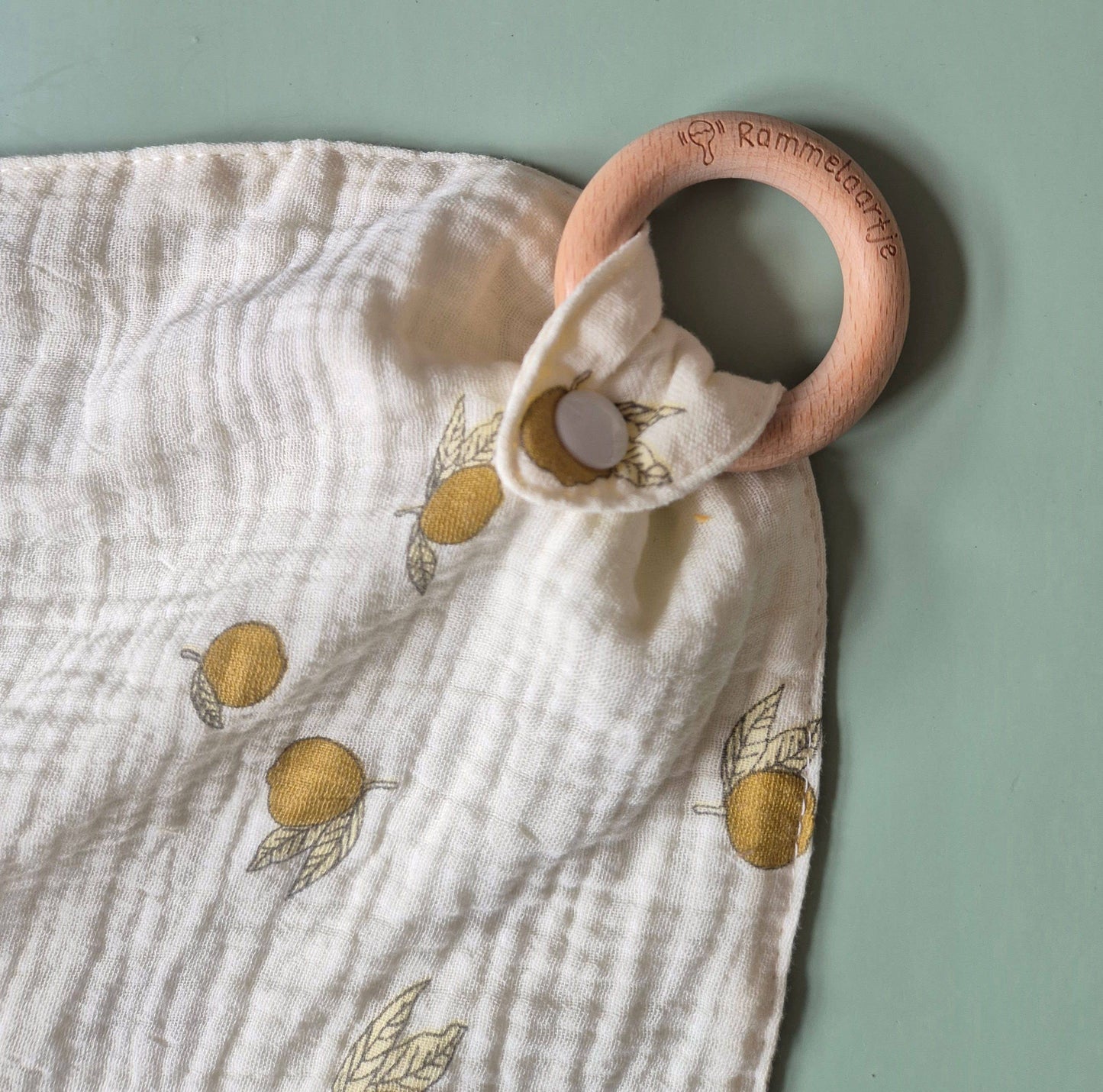 Schmusetuch mit Beißring aus Buchenholz - Zitronen