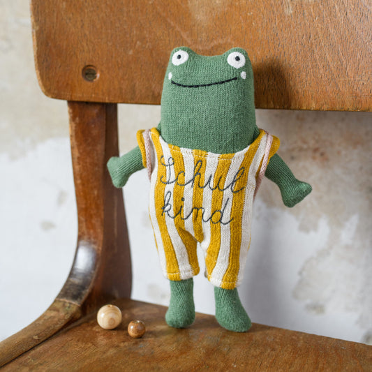 Frosch „Schulkind“ mit Schulranzen und Anzug in gelb/creme