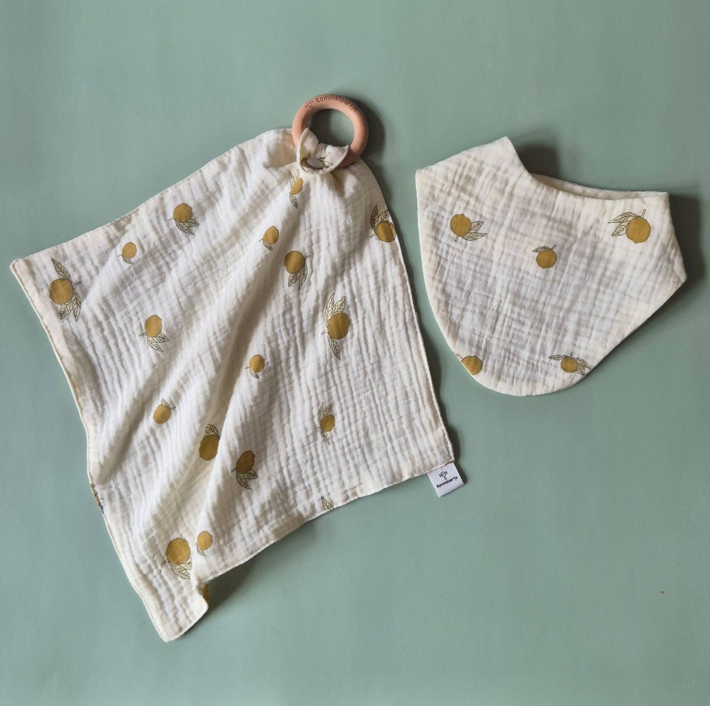 Schmusetuch mit Beißring aus Buchenholz - Zitronen