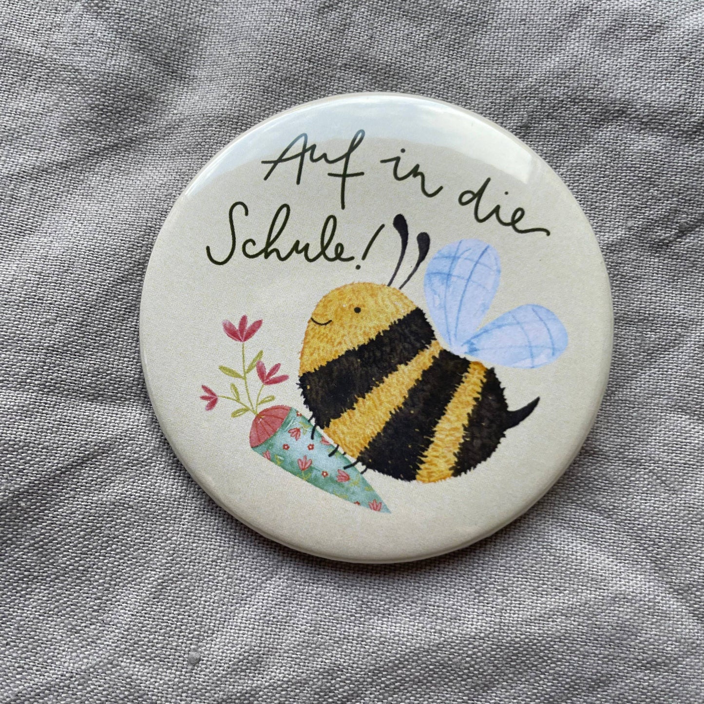Button "Auf in die Schule" Biene